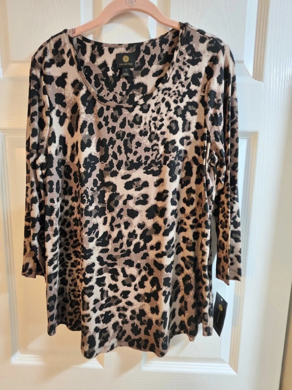 New with tags-JM Collection Cheetah Print Top -Size Small